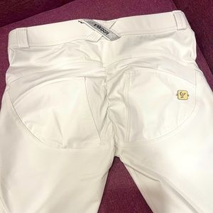 Gorgeous Freddy’s WRUP - White